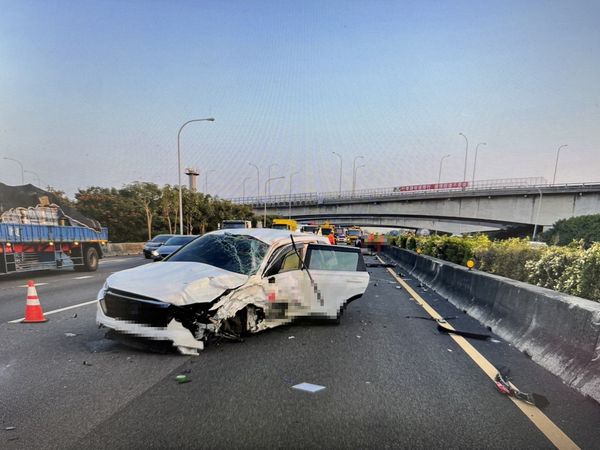▲國道南下207K發生死亡追撞車禍。（圖／國道警方提供）