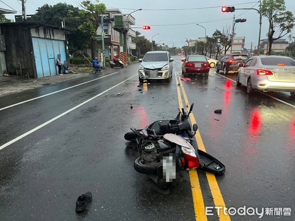 ▲▼ 宜蘭羅東鎮中山路2段15日發生一起自小客車與機車碰撞事故            。（圖／記者游芳男翻攝）