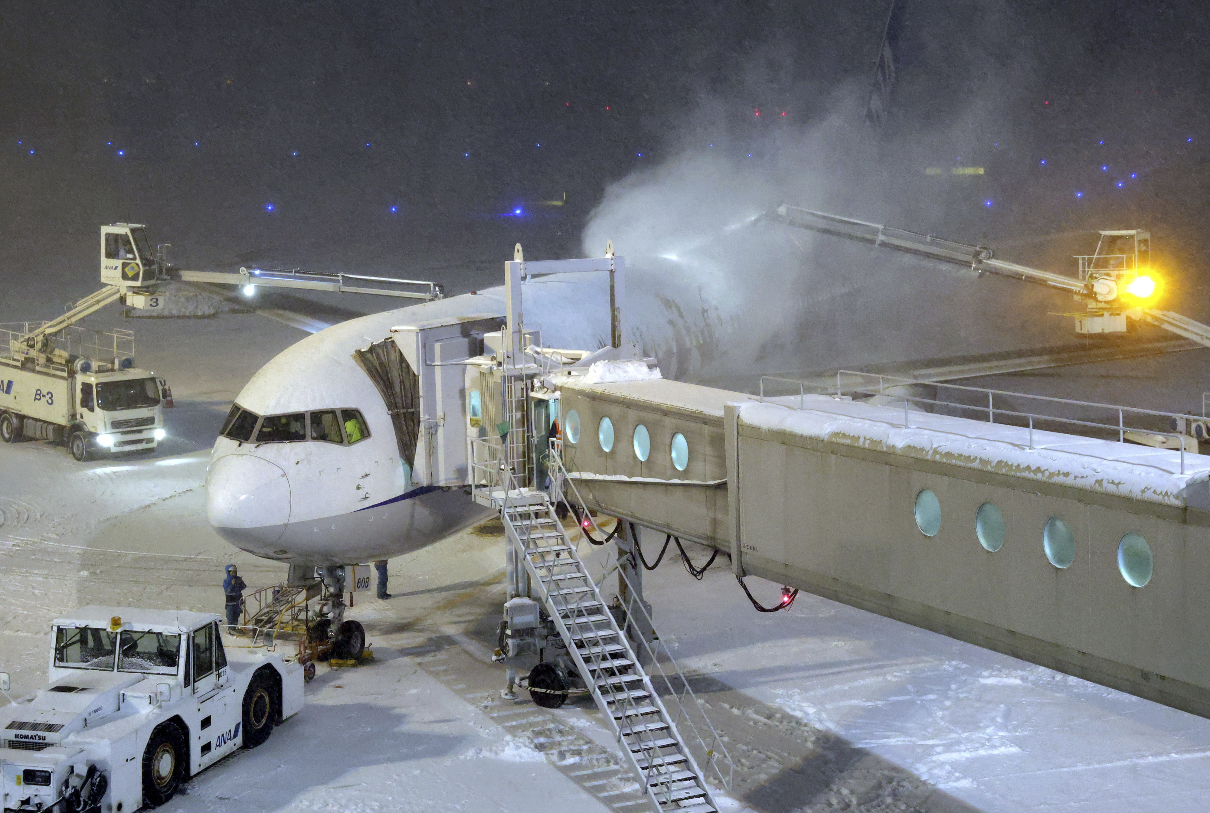 ▲▼日本新千歲機場因大雪封閉。（圖／達志影像／美聯社）