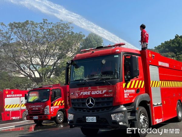 ▲台南市消防局16日辦理車輛採購驗收，有新的小型水箱車及水庫車加入。（圖／記者林東良翻攝，下同）