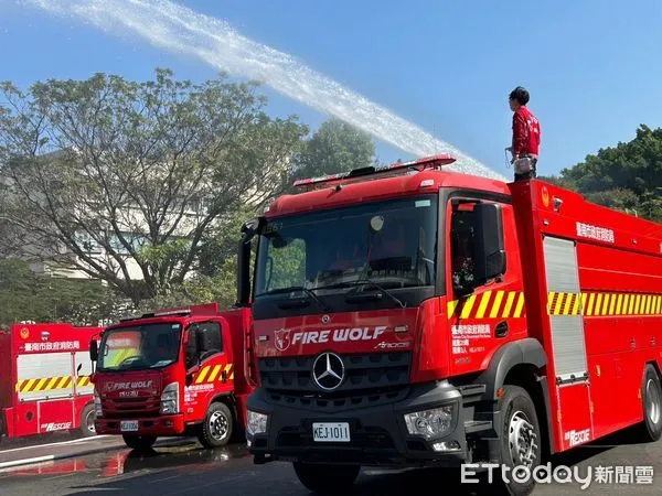 ▲台南市消防局16日辦理車輛採購驗收，有新的小型水箱車及水庫車加入。（圖／記者林東良翻攝，下同）