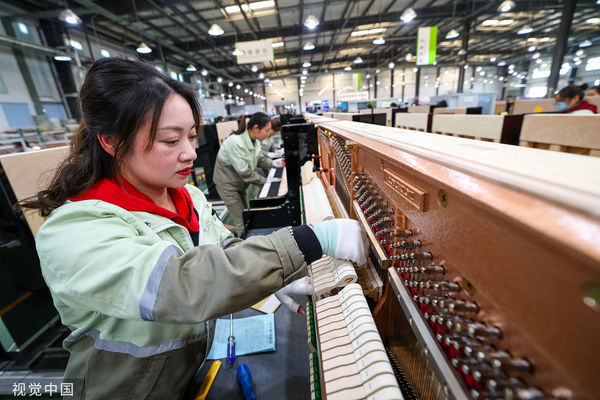 ▲湖北宜昌製琴工廠。（圖／CFP）
