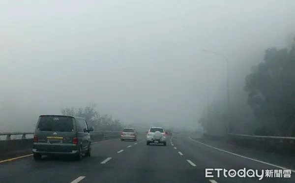 國道,高速公路,起霧,大霧,濃霧。（圖／記者黃翊婷攝）