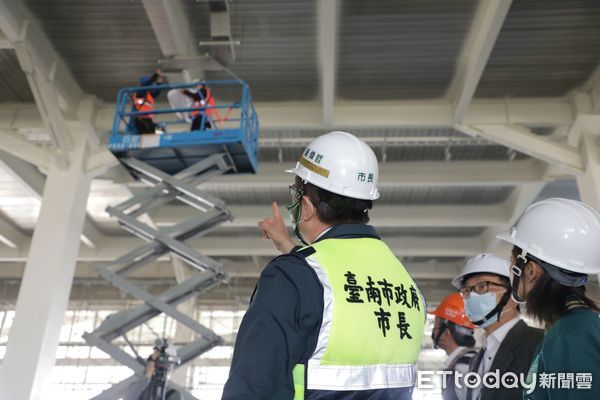 ▲台南市政府及中央共同發動「春安聯檢專車」，17日起至2月24日間將到台南各區加強檢查輔導及宣導，守護職場安康。（圖／記者林東良翻攝，下同）