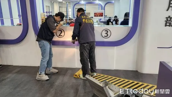 ▲關警結合金融機構實施「防搶暨攔截圍捕演練」 。（圖／記者楊漢聲翻攝）