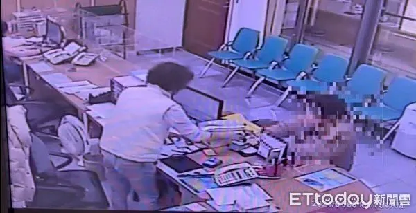 ▲蕭男妻子四處籌款，今年1月初帶著現金36萬271元至分署將罰鍰繳清。（圖／花蓮分署提供，下同）