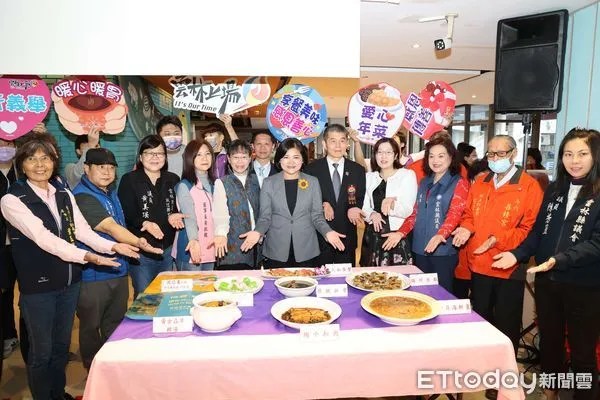 ▲「雲林縣愛心年菜整合平台」，結合8間企業及多位個人小額捐款等單位共襄盛舉，合計捐贈43萬補足1600個弱勢家庭所需之年菜。（圖／記者蔡佩旻翻攝）