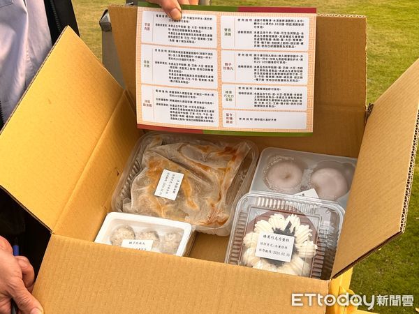 ▲▼  嘉義金龍冠食品有限公司捐贈食物箱  。（圖／記者翁伊森攝）