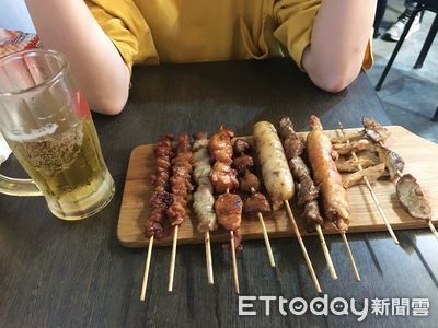 跟團遊日！怪大叔用餐「超噁1舉動」狂裝熟　女崩潰：我好怕