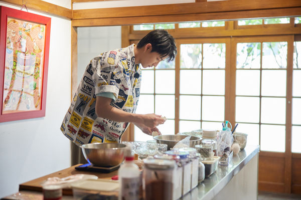 ▲▼ 《可可樹下的奇幻小店》開店遇上神秘客 大講「土味情話」嚇呆江宏傑。（圖／LINE TV提供）