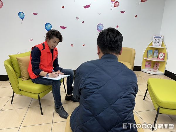 ▲南投縣衛生局針對民眾於大選後的情緒問題提供專業諮商。（圖／南投縣衛生局提供）