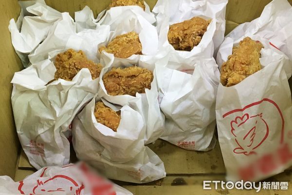 ▲▼炸雞,雞排,雞腿,胖老爹,速食。（示意圖／記者鄺郁庭攝）