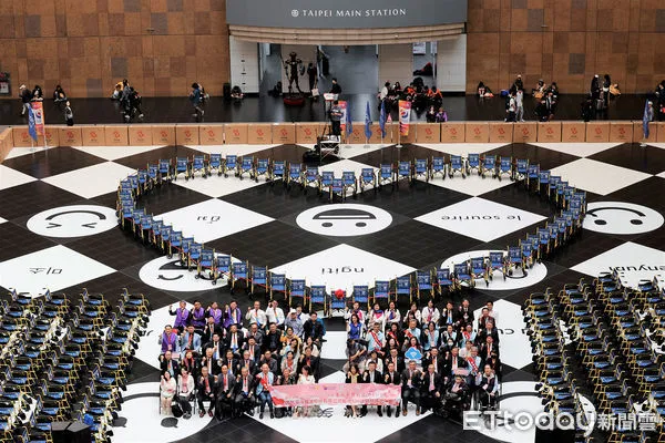 ▲▼國際扶輪3523地區暨曹仲植基金會共同捐贈台鐵公司500台輪椅。（圖／台鐵公司）