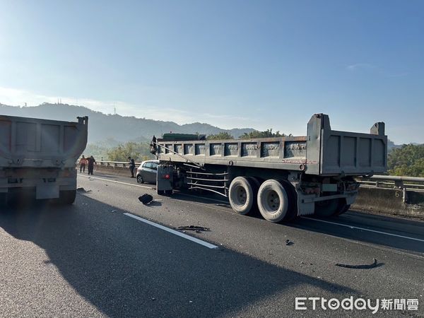 ▲▼撞緩撞車。（圖／記者吳世龍翻攝）