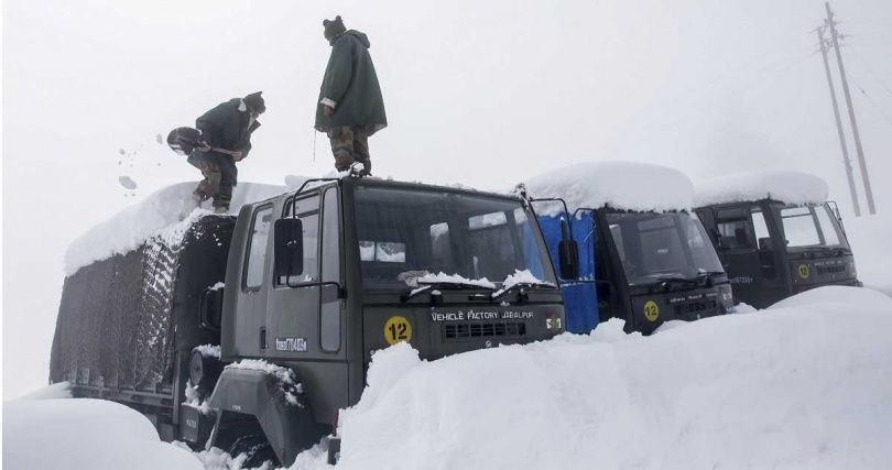 喜馬拉雅山驚見「無雪之冬」　滑雪勝地只能滑草！旅店陷17年最慘退房潮