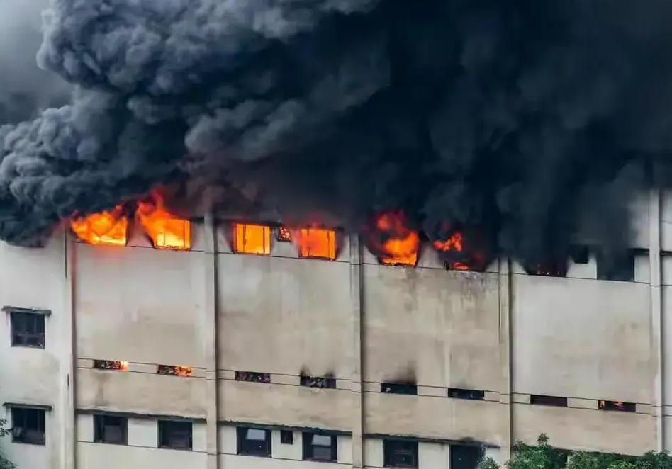 ▲河南學校宿舍大火13人罹難。（圖／翻攝自微博）