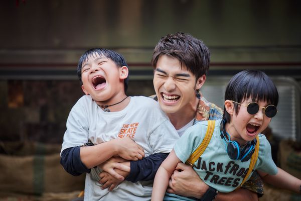 ▲陳昊森在《小子》拍攝期間與童星吳宗修、釋小願培養出好感情。（圖／良人行提供）