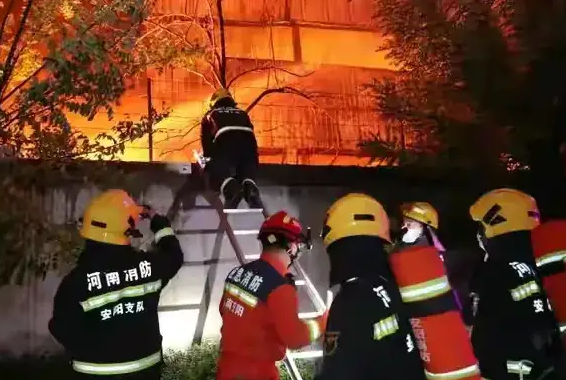 ▲河南學校宿舍大火13人罹難。（圖／翻攝自微博）