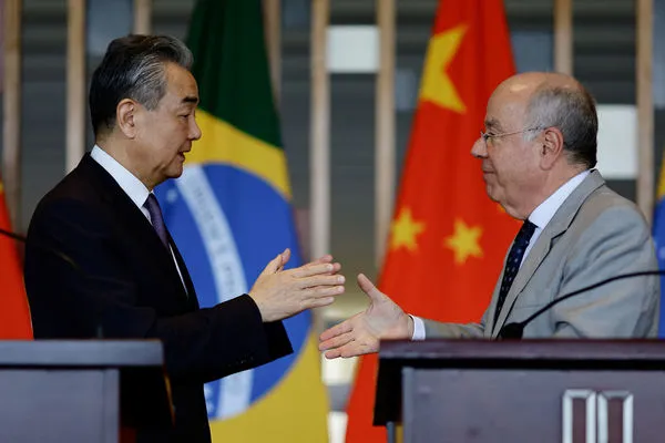 ▲中國外交部部長王毅,巴西外交部部長維艾拉（Mauro Vieira）。（圖／路透）