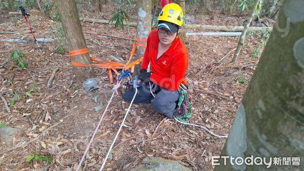 ▲▼特戰兵休假打獵「墜馬崙山百米斷崖」下落不明　垂降搜索中。（圖／記者李陳信得攝）