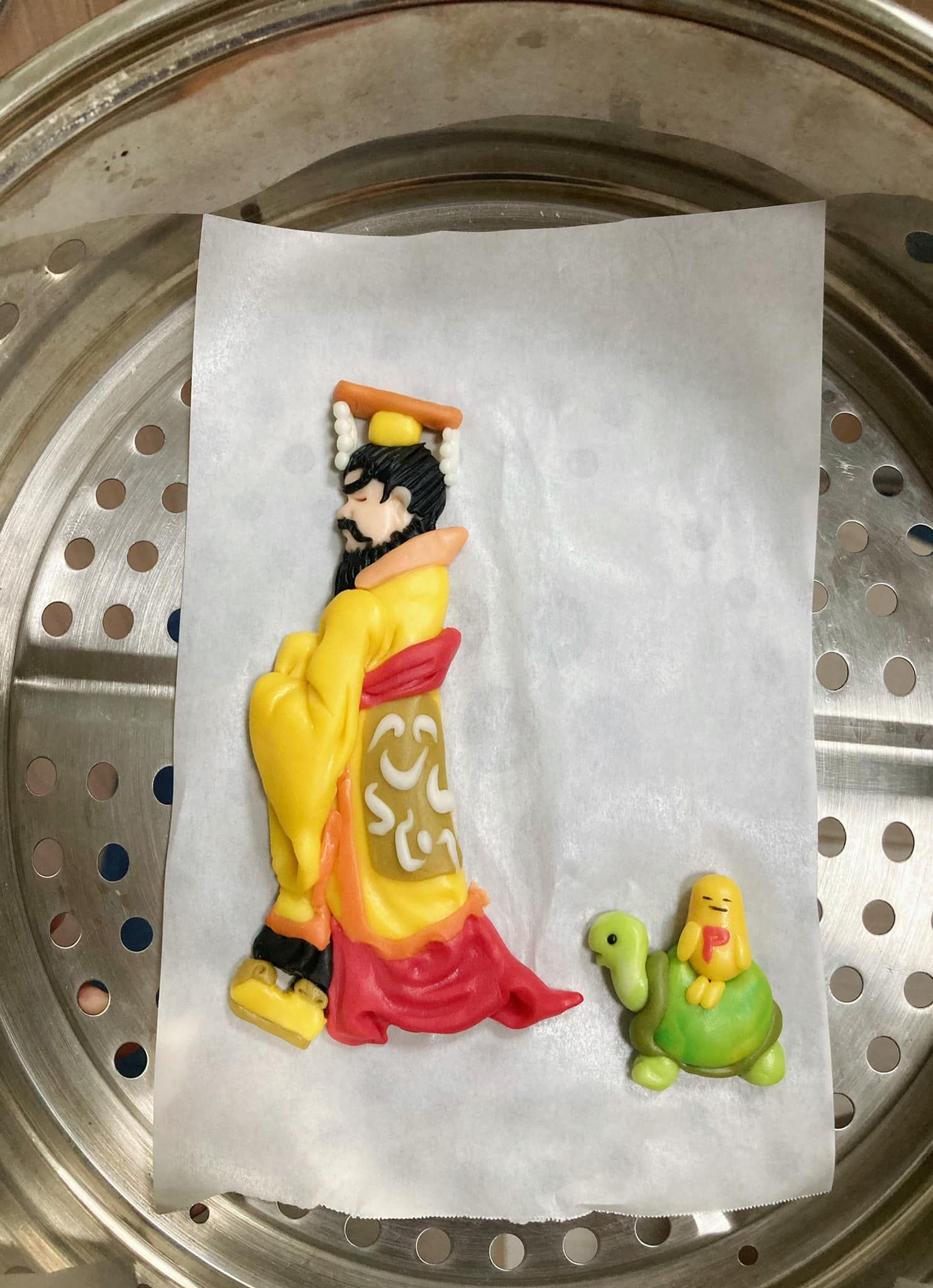 ▲▼藝術家邱俊彥先前根據時事，製作「帝王湯圓」也讓網友叫好。（圖／邱俊彥提供／Facebook：白麵書生饅不講理）