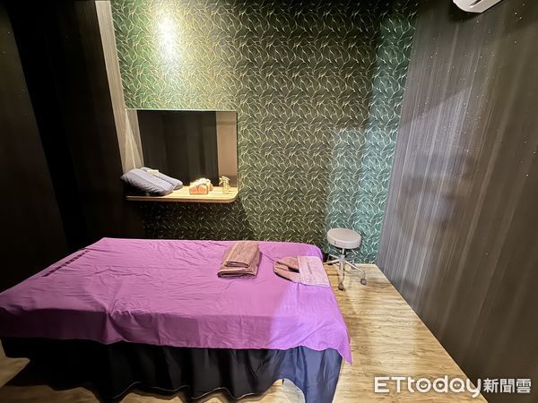 ▲台南市安南區一家占地80坪、集紓壓、視覺享受於一體的專業足底會館，21日上午剪綵開幕，成為台南地區首家以網美咖啡廳風格為養生會館。（圖／記者林東良攝，下同）
