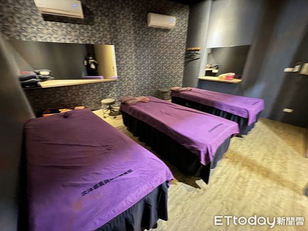 ▲台南市安南區一家占地80坪、集紓壓、視覺享受於一體的專業足底會館，21日上午剪綵開幕，成為台南地區首家以網美咖啡廳風格為養生會館。（圖／記者林東良攝，下同）