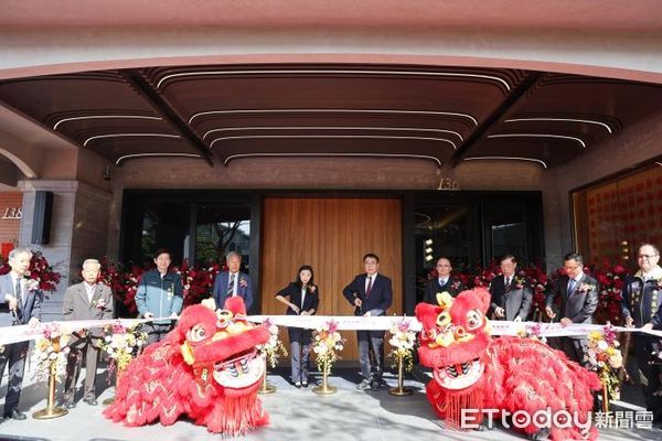 ▲台南安平「綉溪安平」飯店21日開幕，市長黃偉哲受邀親臨祝賀。（圖／記者林東良翻攝，下同）