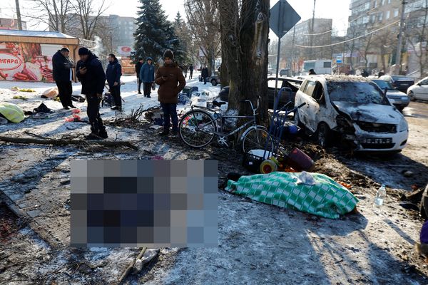 ▲▼俄羅斯控制的烏東城市頓內茨克市（Donetsk）遭到烏克蘭軍隊砲轟，導致27死25傷。（圖／路透社）