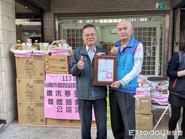 ▲台南市勞工局結合各工會愛心送暖列車接續出動！22日愛心列車由鋁製品製造裝配職業工會愛心接棒，載送關懷物資到案家。（圖／記者林東良翻攝，下同）