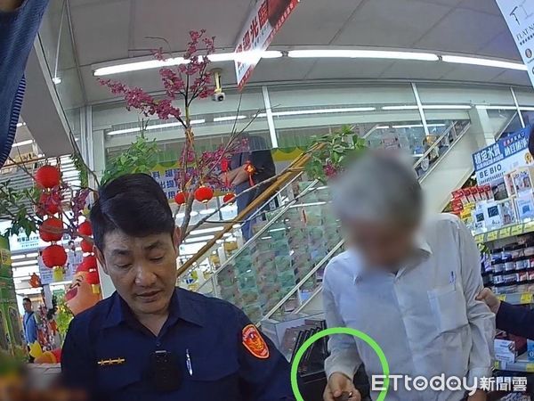 ▲57歲陳姓男子竊取各類烏龜共14隻，價值6475元，被市警四分局查獲。（圖／記者林東良翻攝，下同）