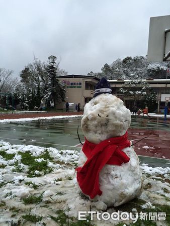 ▲新北最高海拔學校雲海國小也曾下雪。（圖／翻攝學校臉書）