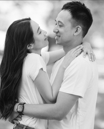 ▲吳雨霏在社群貼出一張與老公的甜蜜合照來慶祝結婚9周年。（圖／翻攝自Instagram／ngk）