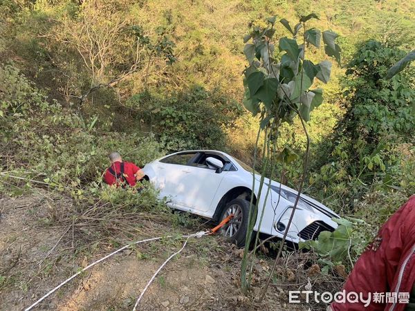 ▲自小客骨落產業道路            。（圖／記者陳崑福翻攝）