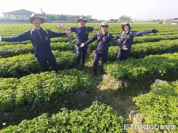 ▲樸作良食創辦人(右二)黃淑女，徵求契作夥伴           。（圖／記者陳崑福翻攝）