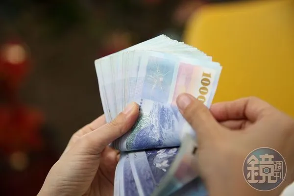 有位月收入破6萬的網友，被媽媽要求每個月給2千元孝親費，他困惑「自己花都不夠了」，於是上網詢問大家「為什麼要給孝親費？」（示意圖，本刊資料照）