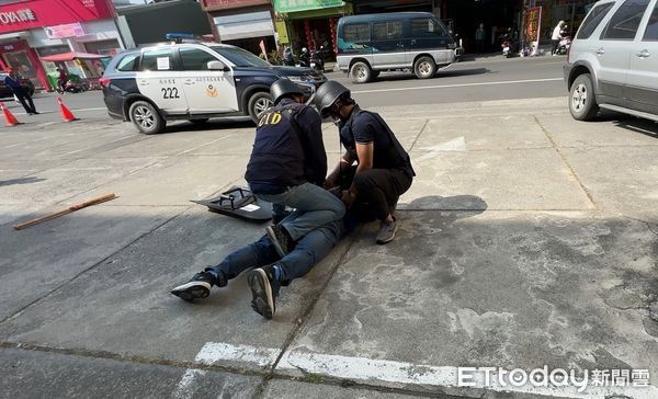 ▲里港警分局金融機構防搶演練             。（圖／記者陳崑福翻攝）