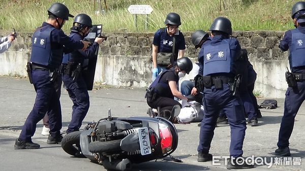 ▲里港警分局金融機構防搶演練             。（圖／記者陳崑福翻攝）