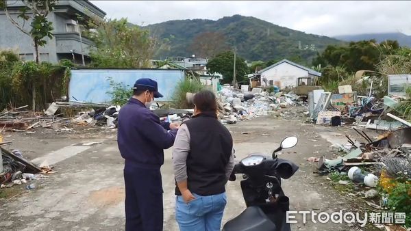 ▲▼民眾報案家族墓園鋁門遭竊，警方派員到現場蒐證。（圖／鳯林警分局提供，下同）