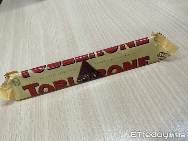 瑞士三角巧克力（TOBLERONE）。（圖／記者趙于婷攝）