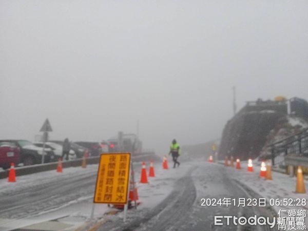 ▲養護單位出動剷雪機清雪。（圖／公路局提供，下同）