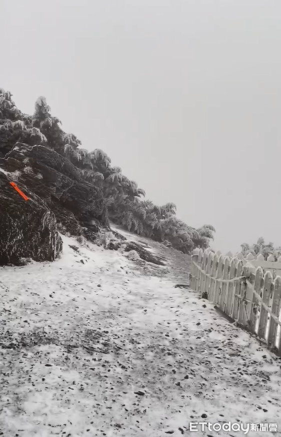 玉山下雪。（圖／氣象署）