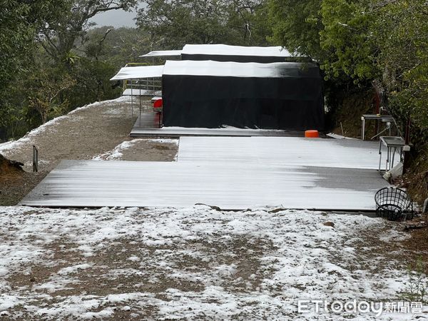 ▲▼新北三峽下雪。（圖／記者陸運陞翻攝）