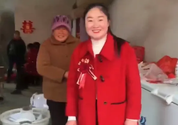 ▲37歲女子當準婆婆。（圖／翻攝自微博）