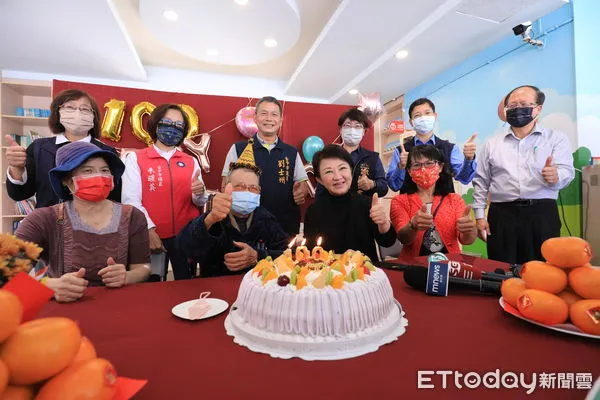 ▲彩虹爺爺,黃永阜。（圖／台中市政府提供）