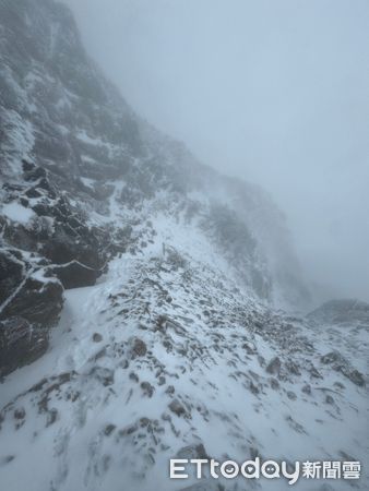 ▲玉山國家公園管理處提醒山友冒雪登山時風險要評估、裝備不可少。（圖／翻攝「玉山國家公園」臉書粉專）