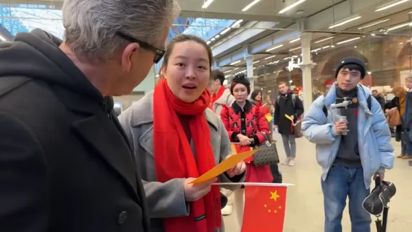 ▲▼英國鋼琴家卡瓦納在倫敦演奏直播，被中國遊客要求刪除影片。（圖／翻攝自YouTube）