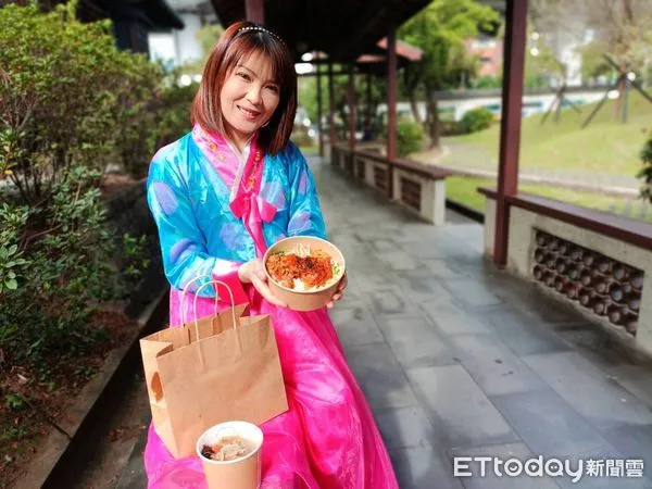 ▲▼台鐵首次以便當加湯品套餐組合，推出「韓式炸雞拌飯人參排骨湯」。（圖／台鐵）