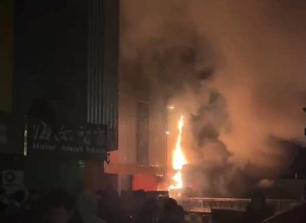 ▲濟南酒店凌晨發生火災，4人罹難。（圖／翻攝自微博）