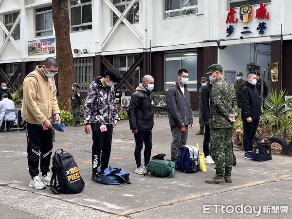 ▲▼國防部一年義務兵依序體檢。（圖／記者蘇晏男攝）